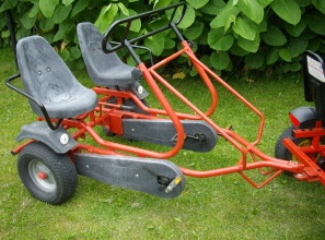 Manejar un coche de
                            pedales 10, un remolque tambi�n para dar
                            fuerza, Goehren-Lebbin, Alemania