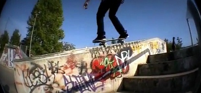 Patinaje 05, con un monopat�n en una
                          baranda, parque de Horfield en Bristol,
                          Inglaterra