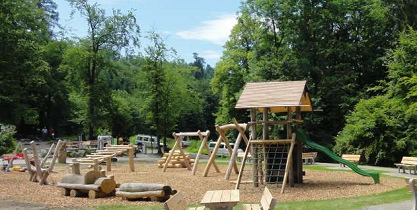 Spielplatz ohne B�ume
                            und ohne Schatten, Uetliberg, Region Z�rich