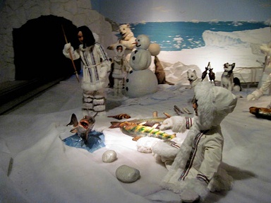 Themeneisenbahn
Ibbenbüren 07, Szene mit Eskimos (Arktis) Themeneisenbahn Ibbenbüren 07, Szene mit
Eskimos (Arktis)