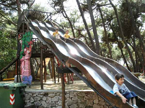 Grosse Mehrfach-Wellenrutschbahn,
                              Chianni bei Livorno, Italien