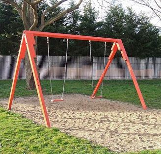 Schaukel-Ensemble 07 mit Sandboden,
                                Stadtteil Grossw�lknitz, K�then,
                                Deutschland