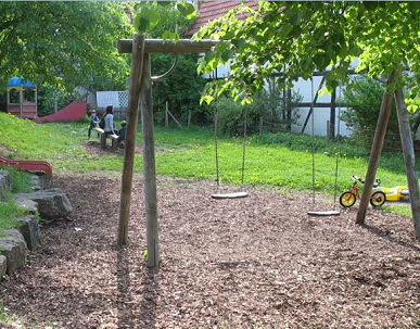 Schaukel-Ensemble 10, Heiningen bei
                              Stuttgart, Deutschland