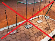 Schaukeln �ber Betonpflasterboden, ohne
                            Ortsangabe