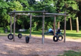 Vertikale
                            Reifenschaukel 05: Sechseck-Reifenschaukel
                            mit Finnfl�che im Gr�ng�rtel in K�ln