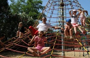 Klettern 05b:
                            Kletterpyramide nur mit Seilen, Petite
                            Camargue, Frankreich