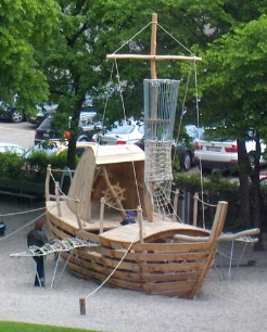 Fliegendes Schiff auf
                              dem Spielplatz in Z�rich-Wiedikon,
                              Nahaufnahme