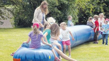 Spielplatzfest 07,
                          Luftschlange in Schorn, Region K�ln