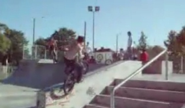 Biking auf einem
                            Gel�nder aufw�rts, Horfield, Bristol,
                            England