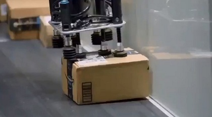 Paketzentrum
                mit Robotern 04