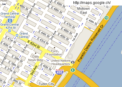 Plan de Nueva York:
                        no hay muchos nombres en los Estados Est�pidos,
                        pero las calles ("street") y avenidas
                        ("avenue" resp. "drive")
                        siempre son enumeradas, y casi siempre en senso
                        �nico