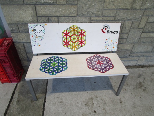 Sitzbank in Brugg (Schweiz) mit Mandalas bemalt