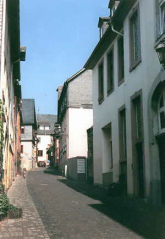 Trottoirs weg, bzw. B�rgersteig weg, z.B. in
                      Weilburg an der Lahn