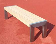 Hockerbank aus Edelstahl und Holz,
klobig und hässlich Hockerbank aus Edelstahl
und Holz, klobig und hässlich