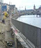 "Modernes" Geländer
aus Aluminium mitten in Zürichs
Altstadt am Limmatquai "Modernes" Geländer aus
Aluminium mitten in Zürichs Altstadt
am Limmatquai