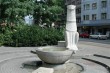 Brunnen, die nach unten spitz
zulaufen, können vom Blindenstock nicht
rechtzeitig erkannt werden. Beispiel:
Zürich Wiedikon Brunnen, die
nach unten spitz zulaufen, können vom
Blindenstock nicht rechtzeitig erkannt
werden. Beispiel: Zürich Wiedikon