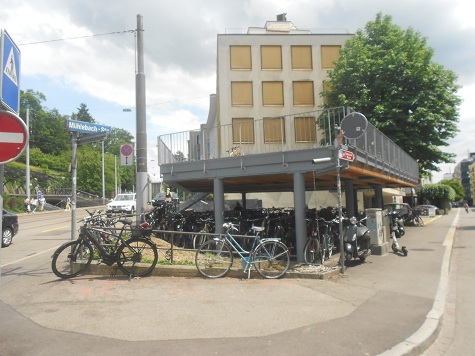 Zürich-Stadelhofen Veloparking doppelstock Zürich-Stadelhofen Veloparking doppelstock