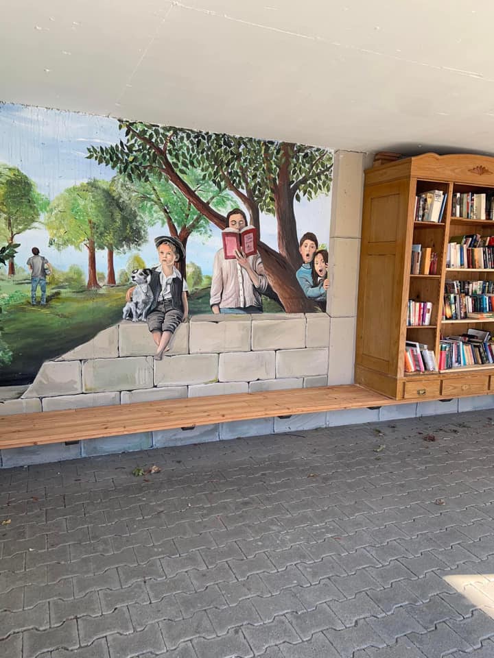 Bushaltestelle in Gundelsheim/ Tiefenbach
Baden Württemberg Bushaltestelle in
Gundelsheim/ Tiefenbach Baden Württemberg