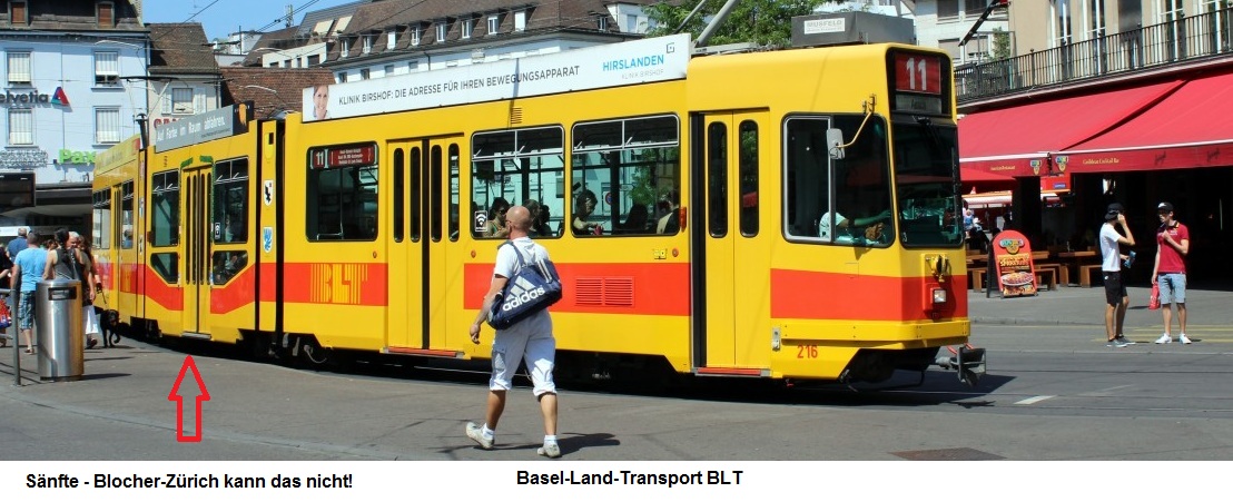 Tram der BLT in Basel mit Sänfte in der
Mitte Tram der BLT in Basel mit Sänfte in
der Mitte
